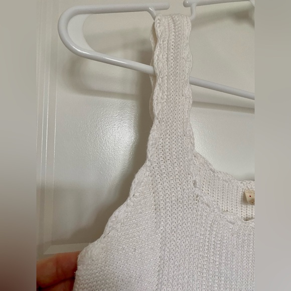 ANTHROPOLOGIE Ivory sweater with scalloped edges at neck, sleeves, hem - Picture 5 of 7